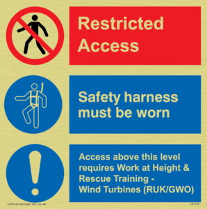 Restricted access. Safety harness must be worn. Access above this level