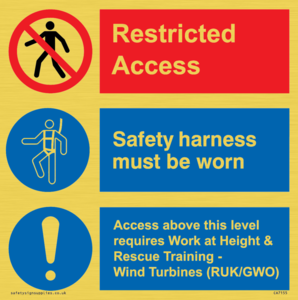 Restricted access. Safety harness must be worn. Access above this level