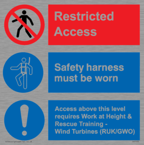 Restricted access. Safety harness must be worn. Access above this level