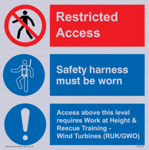 Restricted access. Safety harness must be worn. Access above this level