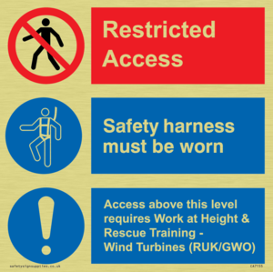 Restricted access. Safety harness must be worn. Access above this level