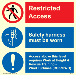 Restricted access. Safety harness must be worn. Access above this level