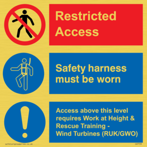 Restricted access. Safety harness must be worn. Access above this level