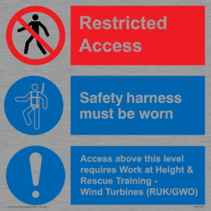 Restricted access. Safety harness must be worn. Access above this level
