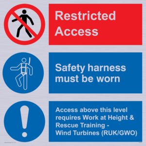 Restricted access. Safety harness must be worn. Access above this level