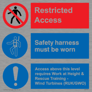 Restricted access. Safety harness must be worn. Access above this level