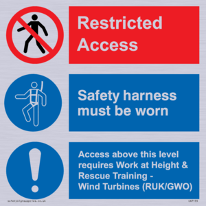 Restricted access. Safety harness must be worn. Access above this level