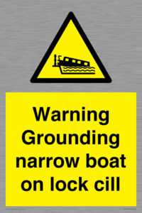 Warning Grounding narrow boat on lock cill