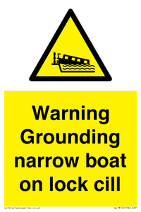 Warning Grounding narrow boat on lock cill