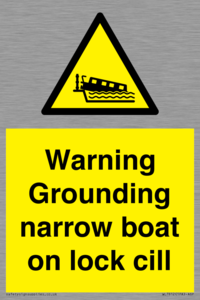 Warning Grounding narrow boat on lock cill