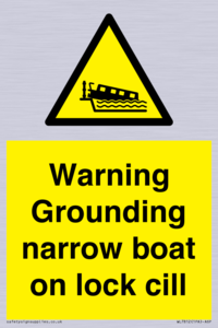Warning Grounding narrow boat on lock cill