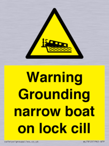 Warning Grounding narrow boat on lock cill