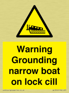 Warning Grounding narrow boat on lock cill