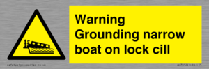 Warning Grounding narrow boat on lock cill